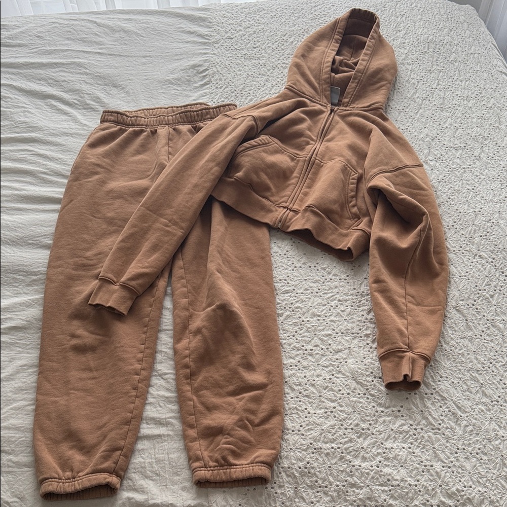 Aritzia Brown Cropped Hoodie & Matching Joggers Set